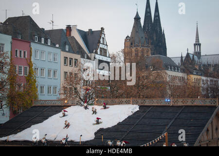 Il mercatino di Natale di Colonia è la più grande in Germania e attrae milioni di visitatori Foto Stock