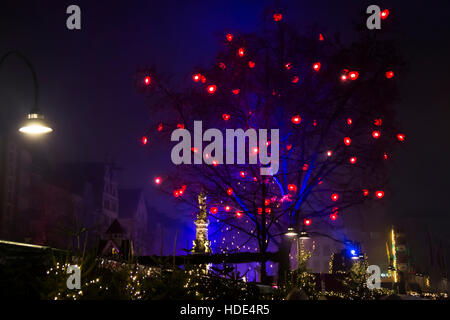 Il mercatino di Natale di Colonia è la più grande in Germania e attrae milioni di visitatori. È il più bel durante la notte. Foto Stock