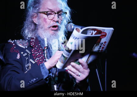 Kentucky beat poeta Ron Whitehead legge la sua poesia durante il 2014 Gonzo Fest di Louisville, Kentucky Foto Stock