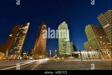 Hochhaeuser, Potsdamer Platz e il Tiergarten, nel quartiere Mitte di Berlino, Deutschland Foto Stock