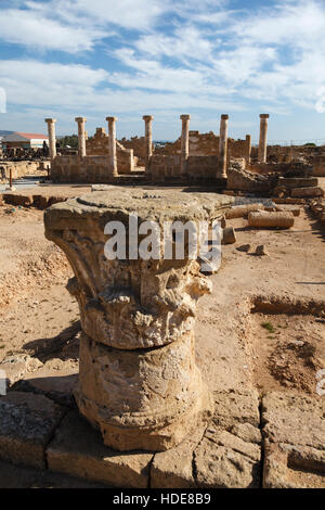 Colonne romane intorno al forum, casa di Teseo, Paphos parco archeologico, Cipro Foto Stock