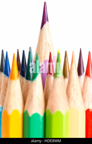 Numero di matite di colore isolato su sfondo bianco Foto Stock