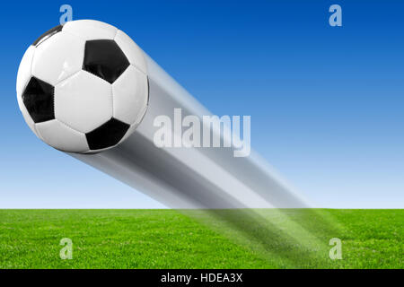 Pallone da calcio con la traccia Foto Stock