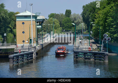 Schleuse, Spandau, Berlino, Deutschland Foto Stock