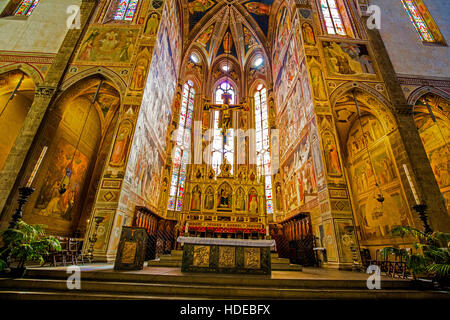 Altare della Basilica di Santa Croce a Firenze Italia Foto Stock