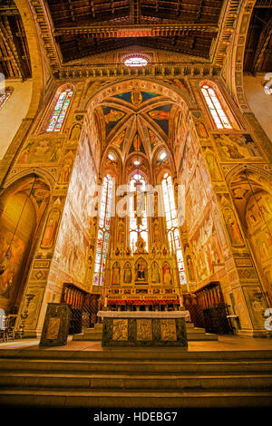 L'altare della Basilica di Santa Croce a Firenze Italia Foto Stock