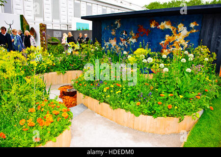 Chelsea Flower Show 2016 Akzo Nobel Caprifoglio Blue(s) Giardino,fiore,Scultura,Garden Design, esposizione,Cinque giorni dell'evento,Londra Foto Stock