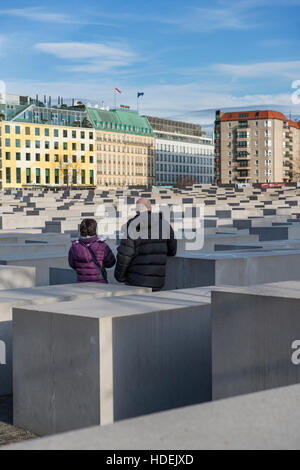 Il monumento agli ebrei assassinati d'Europa (noto anche come il Memoriale dell'Olocausto) a Berlino Germania Foto Stock