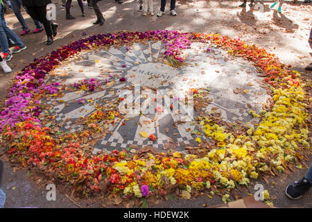 John Lennon memorial mosaico di campi di fragole, New York City, Stati Uniti d'America. Foto Stock