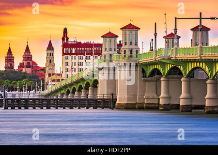 Sant'Agostino, Florida, Stati Uniti d'America skyline della città e il Ponte dei Leoni. Foto Stock