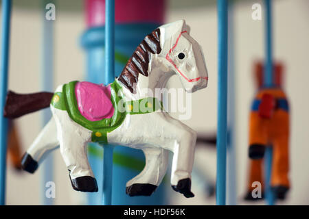 Merry-go-round horse carillon, carouse in legno, made in italy, artigiano, opera d'arte Foto Stock