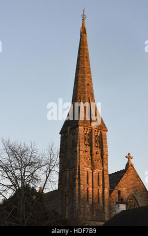 La slanciata guglia in pietra di San Marco, Chiesa Broadwater giù, Tunbridge Wells, Kent, Regno Unito Foto Stock