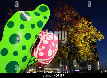 Yayoi Kusama di tulipani a Lille Europe, Francia. Dettaglio. Foto Stock