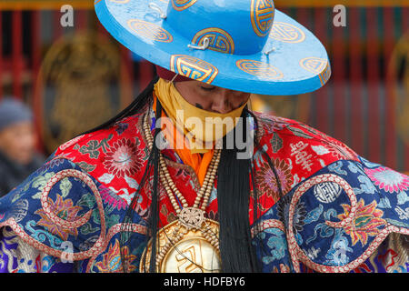 Il Cham danza eseguita dal monaco tibetano durante il Losar (tibetano Nuovo Anno) in Druk Sangag Choling monastero vicino a Darjeeling, India Foto Stock