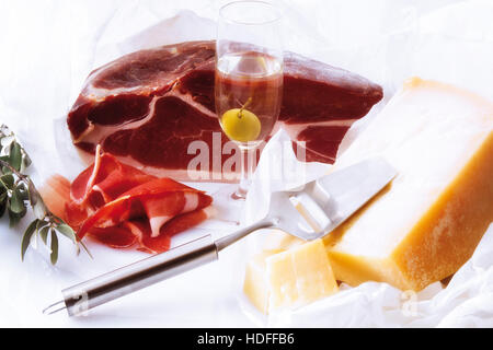 Il prosciutto, il formaggio Parmigiano e Grappa Foto Stock