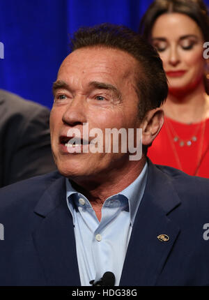 Universal City, CA, Stati Uniti d'America. Il 9 dicembre, 2016. 09 Dicembre 2016 - CITTÀ UNIVERSALE, California - Arnold Schwarzenegger. Q&A di NBC's '' la nuova Celebrity Apprendista'" tenutasi presso NBC Universal lotto. Photo credit: Faye Sadou/AdMedia © Faye Sadou/AdMedia/ZUMA filo/Alamy Live News Foto Stock