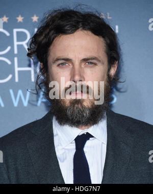 Santa Monica, California, Stati Uniti d'America. Undicesimo Dec, 2016. Casey Affleck arriva per la XXII edizione critica' Choice Awards a Barker appendiabiti. Credito: Lisa O'Connor/ZUMA filo/Alamy Live News Foto Stock