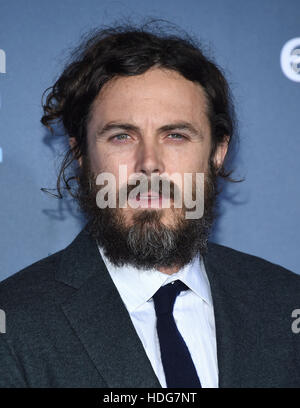 Santa Monica, California, Stati Uniti d'America. Undicesimo Dec, 2016. Casey Affleck arriva per la XXII edizione critica' Choice Awards a Barker appendiabiti. Credito: Lisa O'Connor/ZUMA filo/Alamy Live News Foto Stock