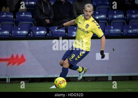 Copenhagen, Danimarca. Undicesimo Dec, 2016. Il calciatore Teemu Pukki (9) di Brøndby se visto in azione durante il ALKA Superliga match tra Brøndby se e FC Midtjylland a Brøndby Stadion. Credito: Kim M. Leland/Alamy Live News Foto Stock