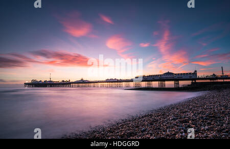Brighton Palace Pier al tramonto Foto Stock