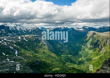 Geiranger fjord vista dal monte Dalsnibba. Foto Stock