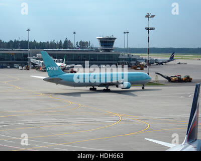 VP-boy (aeromobili) presso l'Aeroporto Internazionale di Sheremetyevo pic1 Foto Stock