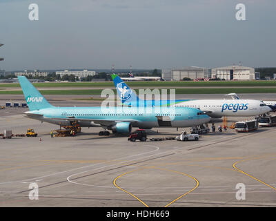 VP-boy (aeromobili) presso l'Aeroporto Internazionale di Sheremetyevo pic5 Foto Stock