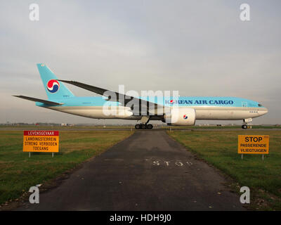 HL8044 (aeromobili) rullaggio dopo l'atterraggio sulla pista 18R pic4 Foto Stock