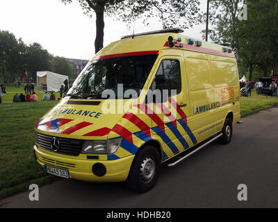 Mercedes 312D'ambulanza ASB, unità 82 83-1, Brema pic2 Foto Stock