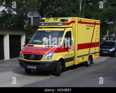 Mercedes Rettungsdienst unità di Brema 91 83-1 pic1 Foto Stock