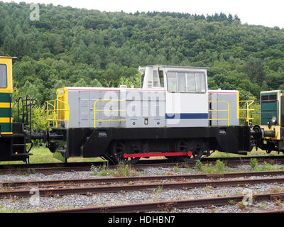 La locomotiva Hunslet in mostra al CFV3V rappresenta un pezzo del patrimonio industriale. Costruito nel XIX secolo, questo motore a vapore mette in risalto i progressi tecnologici nel trasporto ferroviario durante la rivoluzione industriale. Foto Stock