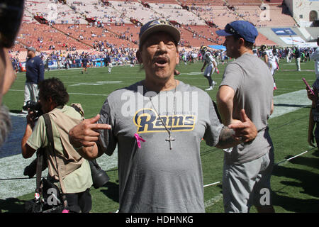 Domenica 9 ottobre, 2016; celebrità a Rams gioco. Le fatture della Buffalo ha sconfitto il Los Angeles Rams dal punteggio finale 30-19 presso il Los Angeles Memorial Coliseum di Los Angeles, CA. Dotato di: Danny Trejo dove: Los Angeles, California, Stati Uniti quando: Foto Stock