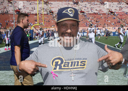 Domenica 9 ottobre, 2016; celebrità a Rams gioco. Le fatture della Buffalo ha sconfitto il Los Angeles Rams dal punteggio finale 30-19 presso il Los Angeles Memorial Coliseum di Los Angeles, CA. Dotato di: Danny Trejo dove: Los Angeles, California, Stati Uniti quando: Foto Stock