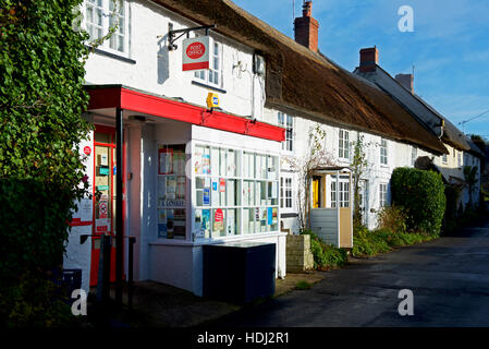 Negozio di paese e post office, Burton Bradstock, Dorset, England Regno Unito Foto Stock