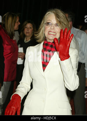 Diane Keaton arriva all'Academy Awards Nominees pranzo presso il Beverly Hilton di Beverly Hills, la California il Lunedì 9 Febbraio, 2004. Photo credit: Francesco Specker Foto Stock