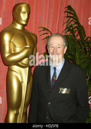 Denys Arcand arriva all'Academy Awards Nominees pranzo presso il Beverly Hilton di Beverly Hills, la California il Lunedì 9 Febbraio, 2004. Photo credit: Francesco Specker Foto Stock