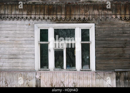 Decor artistico rivestimento e classica vecchia casa in legno. pattern triangolari di legno colore texture. Foto Stock
