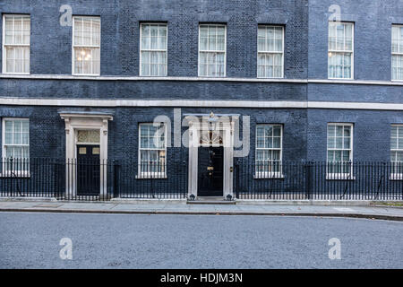 Londra, 28 novembre 2016. La costruzione di 10 Downing Street a Londra, la residenza del Primo Ministro del Regno Unito. Foto Stock