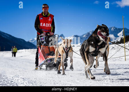 AUSSOIS SUR ARC, Vanoise, Francia - 20 gennaio 2016 - LA GRANDE ODYSSEE la più difficile mushers gara in Savoie Mont-Blanc, Remy COSTE, francese musher, Vano Foto Stock