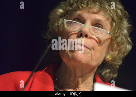 Kate Hoey mp, MP per la Vauxhall, parla di base in caso di campagna a Manchester, Regno Unito, Venerdì, Febbraio 5, 2016. Foto Stock