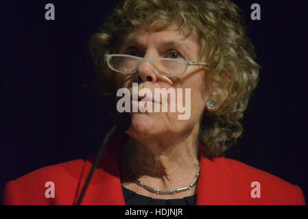 Kate Hoey mp, MP per la Vauxhall, parla di base in caso di campagna a Manchester, Regno Unito, Venerdì, Febbraio 5, 2016. Foto Stock