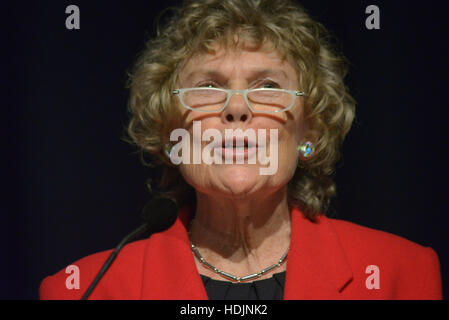 Kate Hoey mp, MP per la Vauxhall, parla di base in caso di campagna a Manchester, Regno Unito, Venerdì, Febbraio 5, 2016. Foto Stock