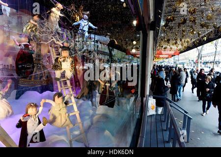 Vetrine Natale animazioni in Les Galeries Lafayette Haussmann, Parigi, Francia Foto Stock