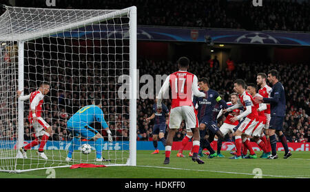 Londra, Inghilterra - Novembre 23 2016: durante il match di Champions League tra Arsenal e Paris Saint-Germain a Emirates Stadium Foto Stock