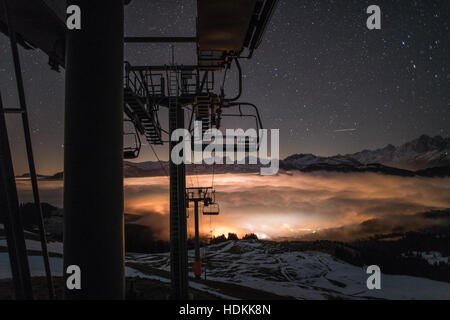 Stazione sciistica di Saint Gervais Mont Blanc di notte Foto Stock