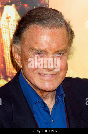 Attore Cliff Robertson alla premiere per la Columbia Pictures Film 'uomo ragno 2' al Mann Village Theatre di Westwood sezione di Los Angeles, la California il 22 giugno 2004. Photo credit: Francesco Specker Foto Stock