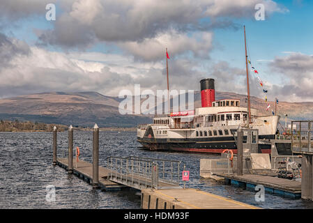 Il battello a vapore "aiuto del Loch' ha appena stato completamente restaurato per il funzionamento sul bellissimo Loch Lomond in Scozia Foto Stock