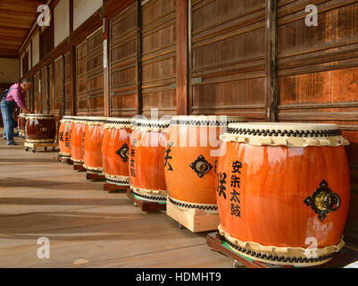 Giapponese tamburi taiko, Bishumondo tempio, Kyoto, Giappone Foto Stock