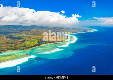 Vista aerea del canale di subacquea. Incredibile paesaggio di Mauritius Foto Stock