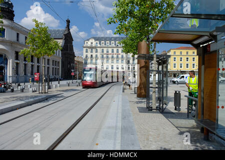 La linea del tram, Place de Jaude, Clermont-Ferrand. Foto Stock